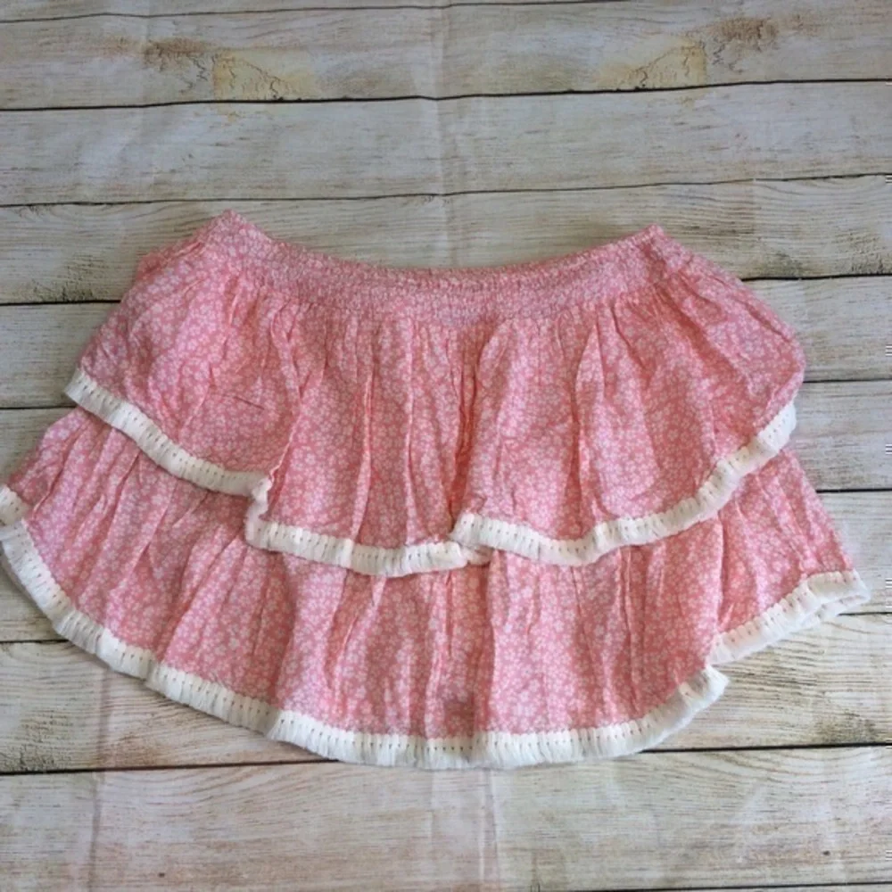 NWT Cool Change pink ruffle peasant mini skirt. Large 100% rayon
